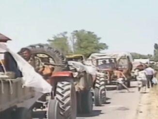 Kolona izbjeglica na Petrovačkoj cesti tokom operacije "Oluja" 1995. godine